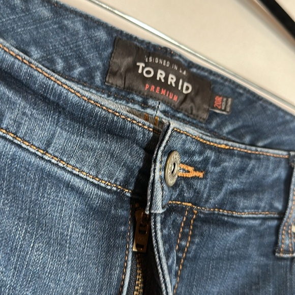 Torrid Blue Lightly Distressed Skinny Jeans 20R - Picture 6 of 12